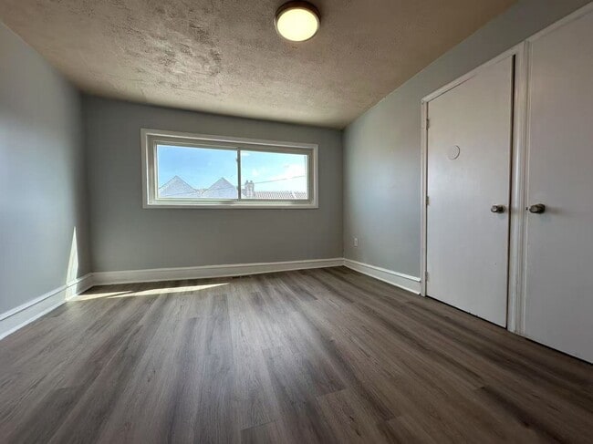 Building Photo - Newly Renovated 3 Bedroom and 1 Bathroom T...