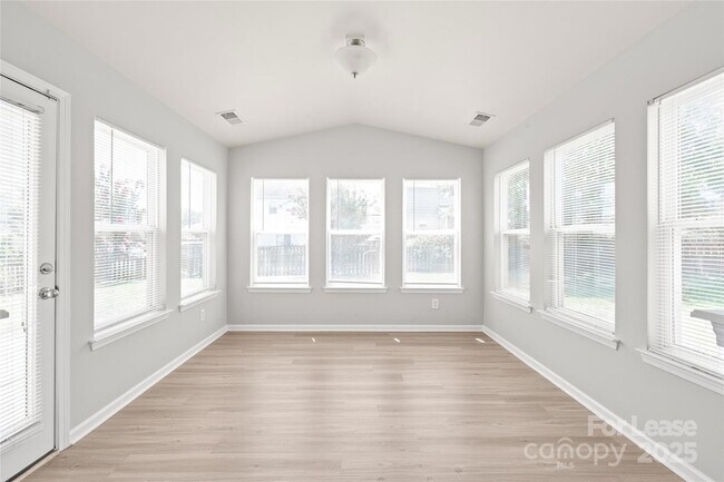 Building Photo - 7001 Dacian Ln