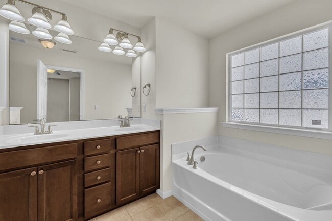 Building Photo - 3 Bedroom Townhome with 2 Car Garage in He...