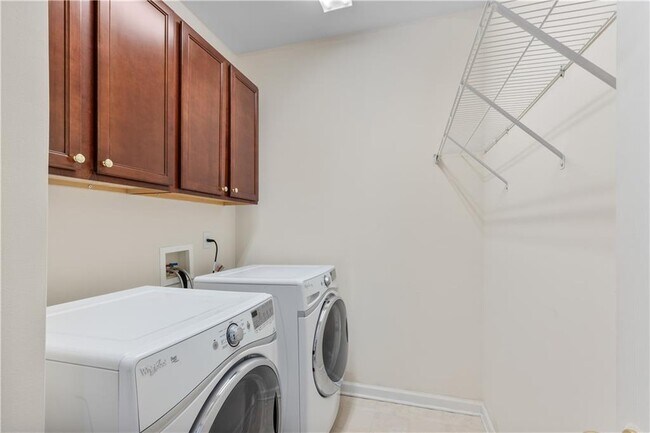 Building Photo - 1886 Greystone Oaks Way