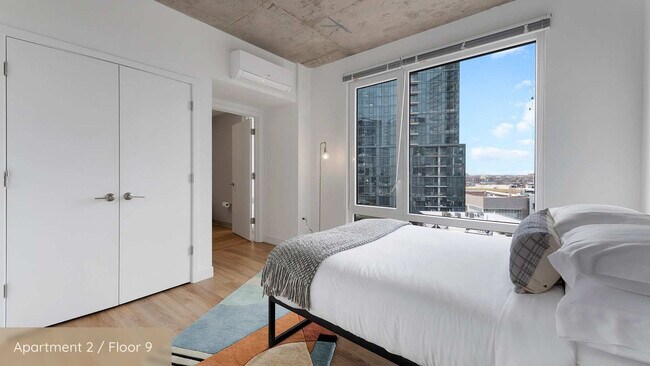 Building Photo - 853 W Blackhawk St