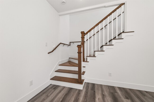 Building Photo - 5304 Lynnfield St