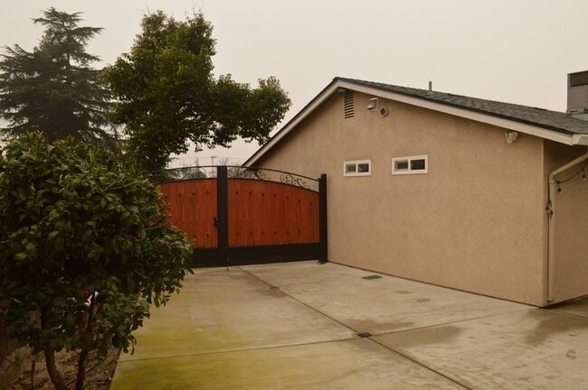 Building Photo - 1074 Plumwood Ct