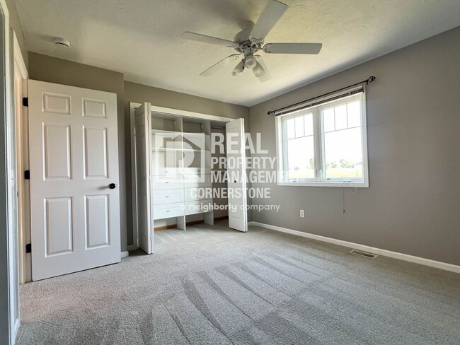 Building Photo - Spacious Country Home with Huge Yard and A...