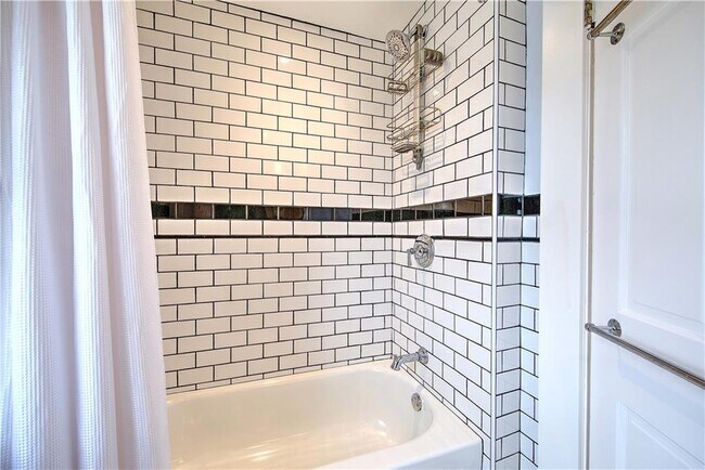 Building Photo - 11 Elmcroft Ave