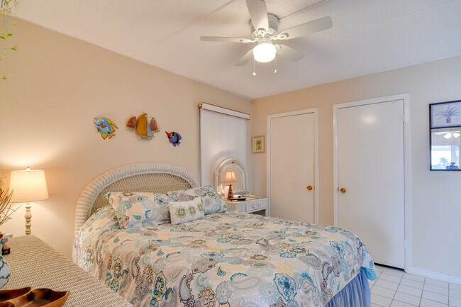 Building Photo - 8921 Blind Pass Rd