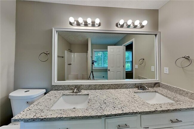 Building Photo - 629 Glendale Forest Dr
