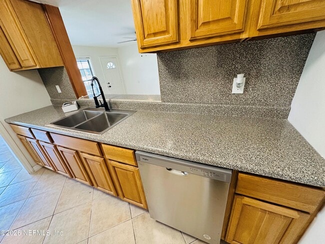 Building Photo - 1904 Delaroche Dr W