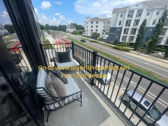 Building Photo - Nashville - Furnished 2-Bedroom Condo