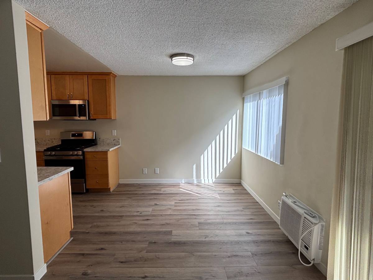 Building Photo - 735 N Sweetzer Ave