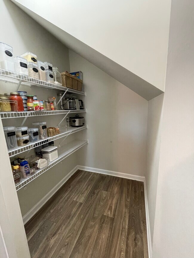 Building Photo - 108 Jersey Ln