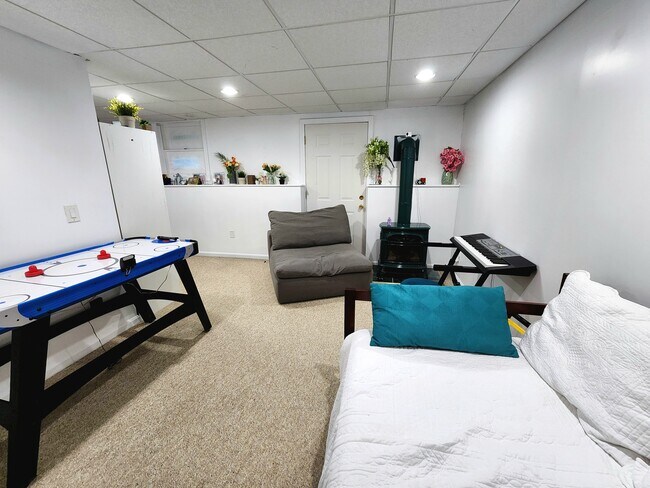 Building Photo - 25 Summit Cir