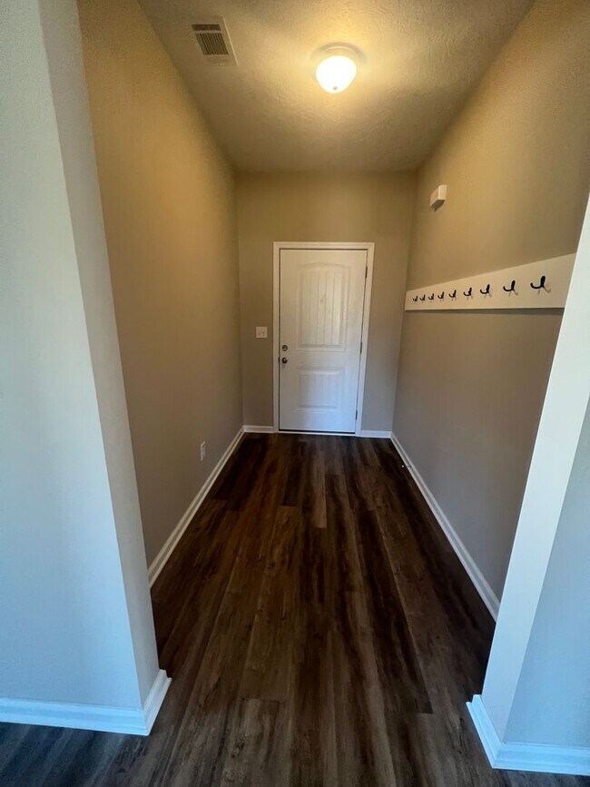 Building Photo - PRICE REDUCED! - 4 Bedroom/2 Bathroom  Home in Thomson, Georgia just off the Bypass