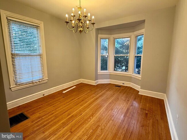 Building Photo - 136 Maple Terrace