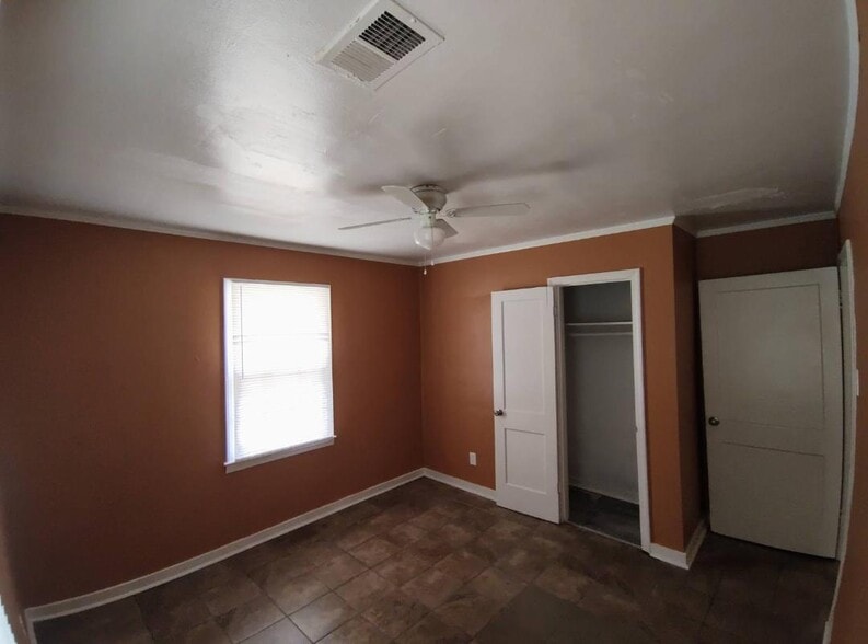 Building Photo - 3451 Sharpe Ave