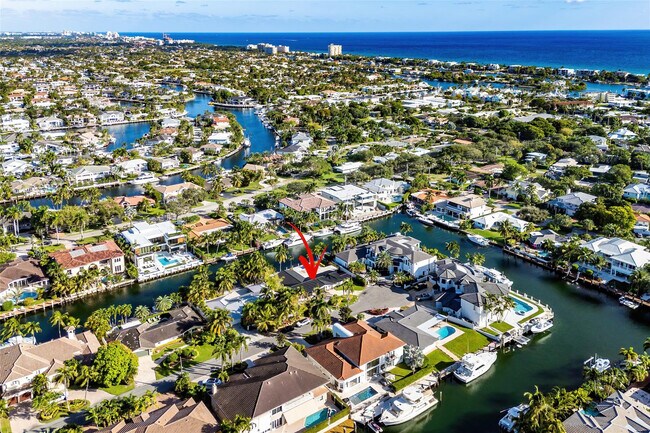 Building Photo - 2443 NE 26th St