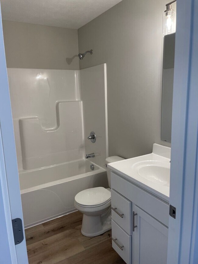 Building Photo - 3 bed 2bath