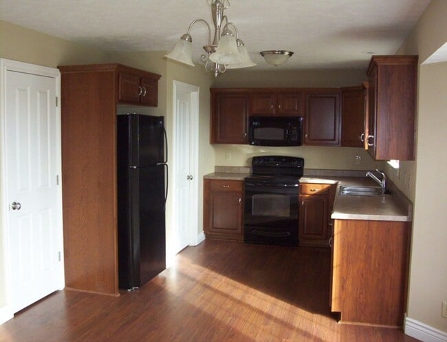 Building Photo - Beautiful 3 bedroom house in Battlefield!