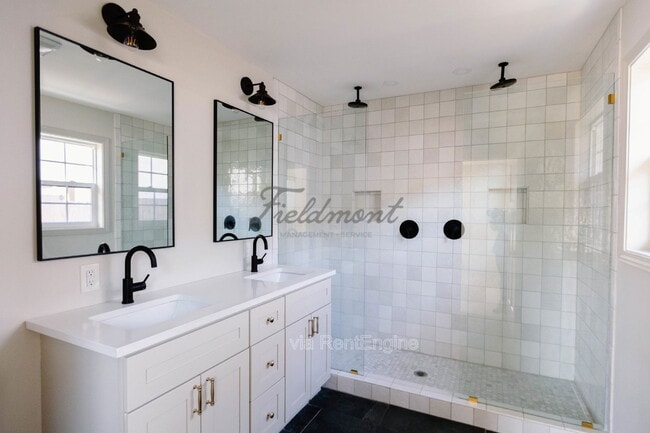 Building Photo - 414 Birnie St