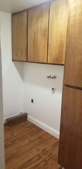 Building Photo - 308 Saint Michael Ct