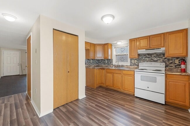 Building Photo - 338 Johnston Ave