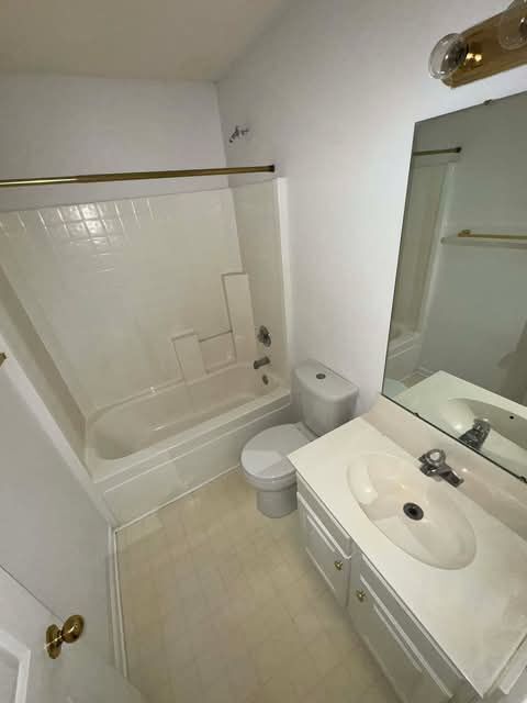 Building Photo - 597 Bloomover St