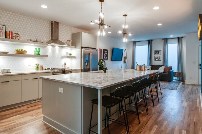 Building Photo - 2807 Delaware Ave