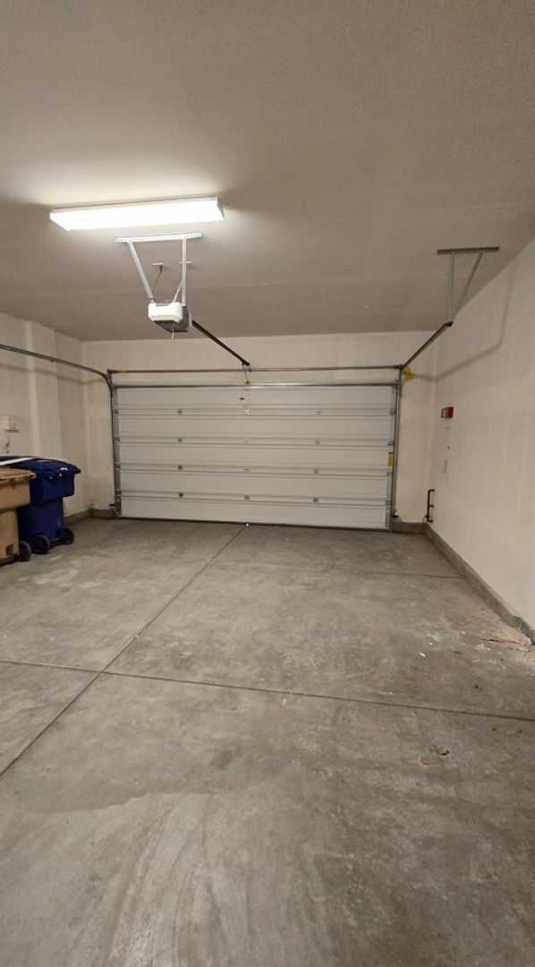 Building Photo - 6011 Dubois Pl