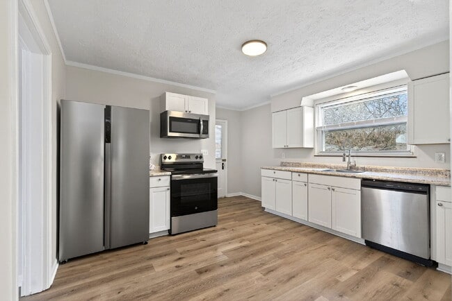 Building Photo - 1930 Stevens Ave