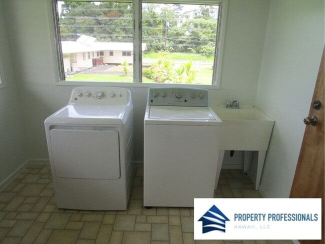 Building Photo - Newly Renovated home in Hilo