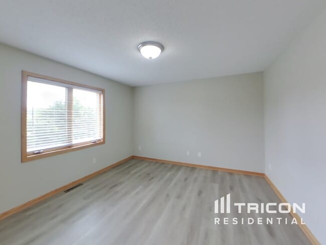 Building Photo - 10527 61st Pl