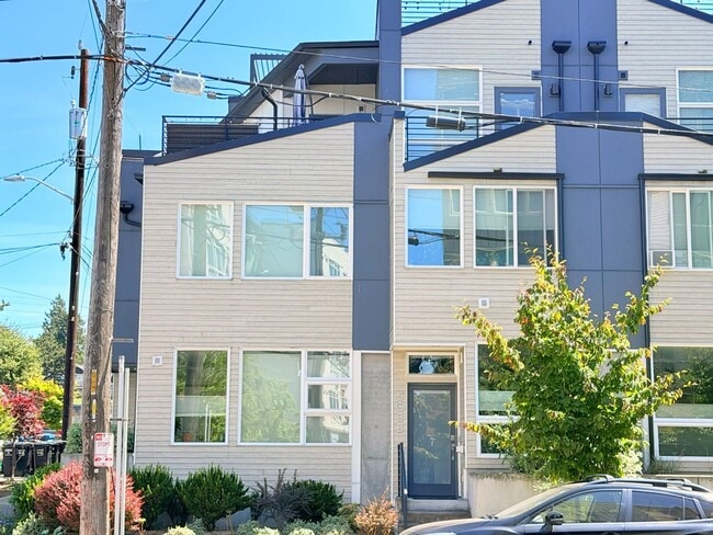 Building Photo - Modern & Spacious 3-Story Home in Seattle