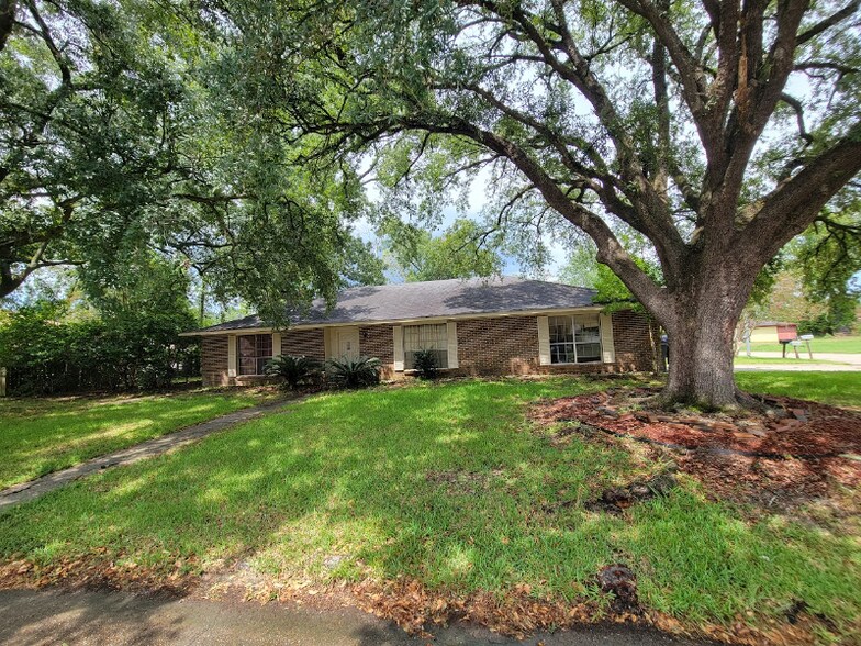 Building Photo - 1225 Bellonia Dr