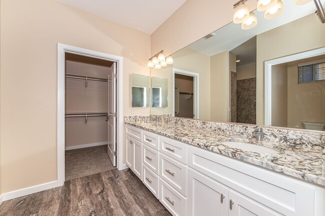 Building Photo - 1578 Chateau Dr
