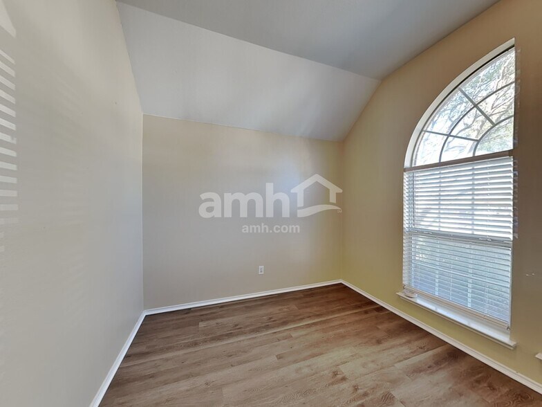 Building Photo - 9132 Tyne Trail