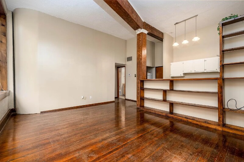 Building Photo - 107 S Front St