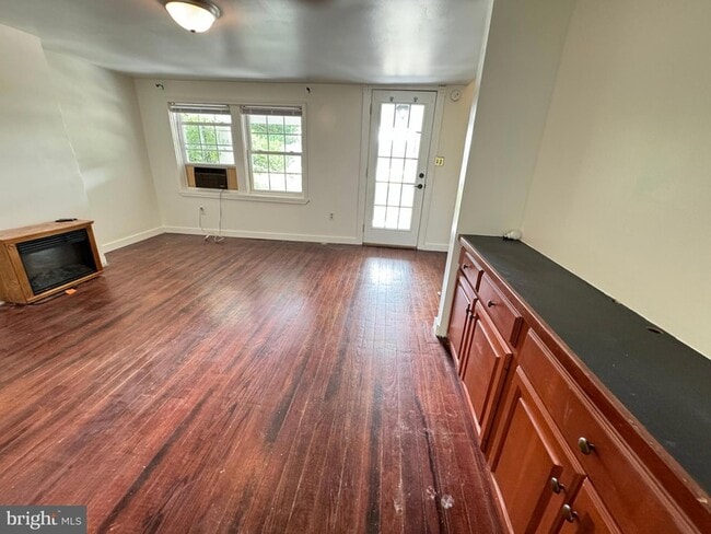 Building Photo - 1005 Manning Dr