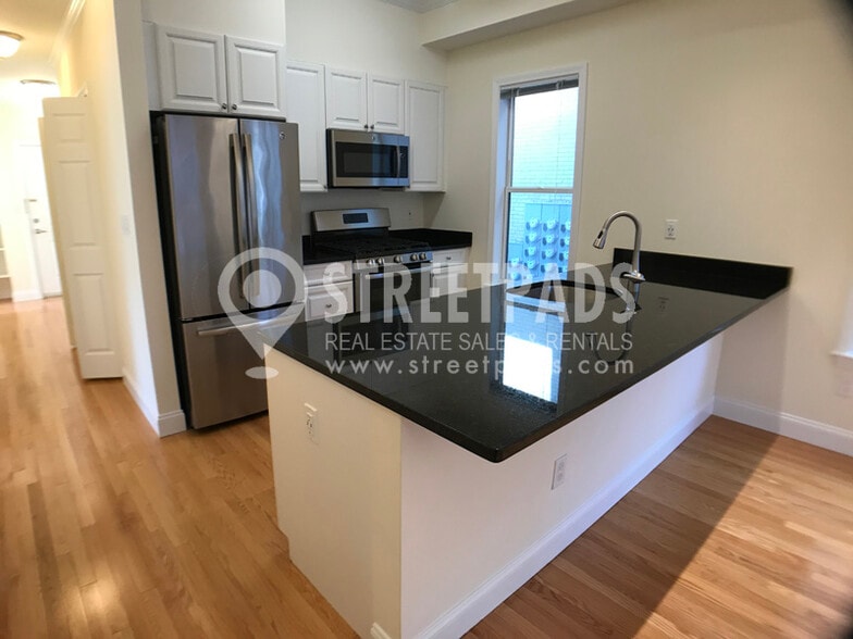 Building Photo - 15 Langdon St