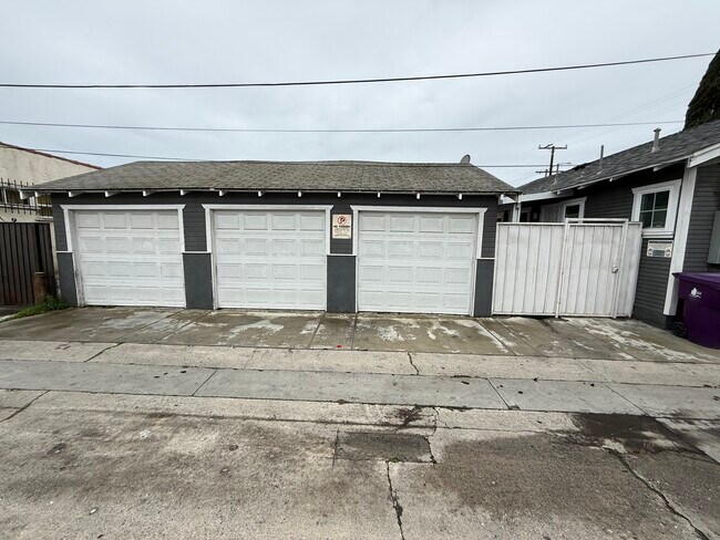 Building Photo - 1108 Orange Ave