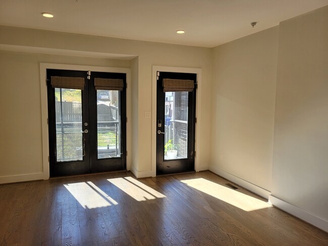 Building Photo - 724 Taylor St NW