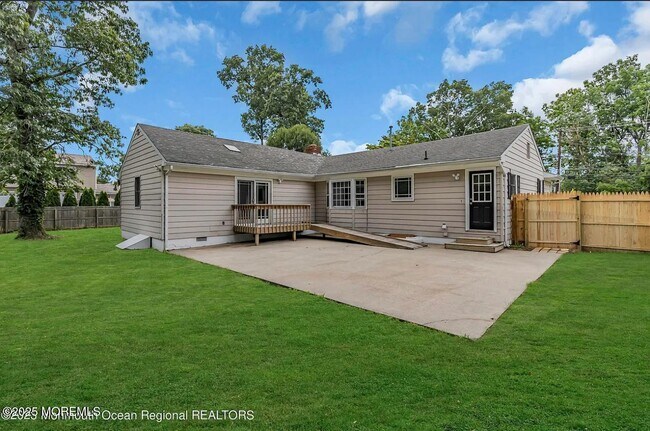 Building Photo - 821 Bay Ave