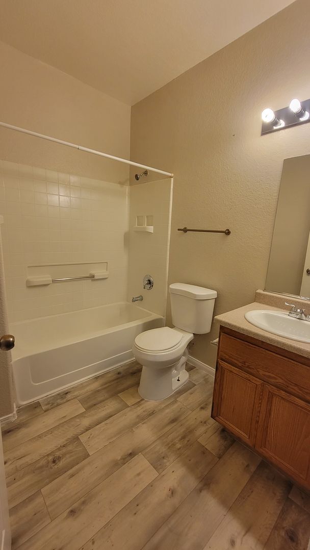 Building Photo - 4730 E Craig Rd