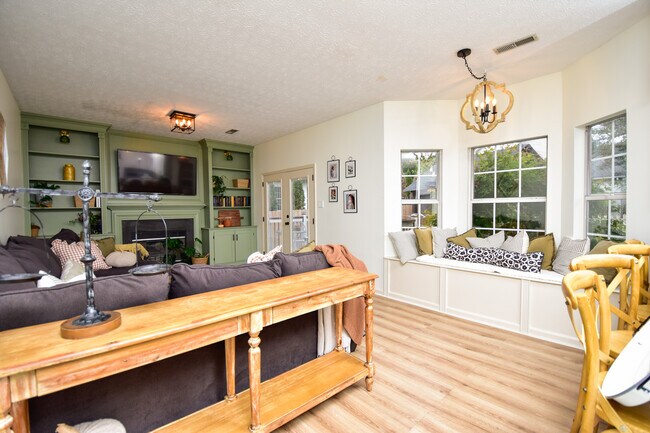 Building Photo - 1204 Edenbridge Way