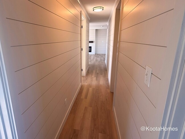 Building Photo - 1215 Skagit St