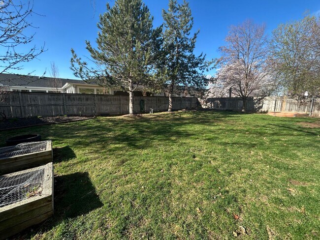 Building Photo - 115 Cassidy Dr E