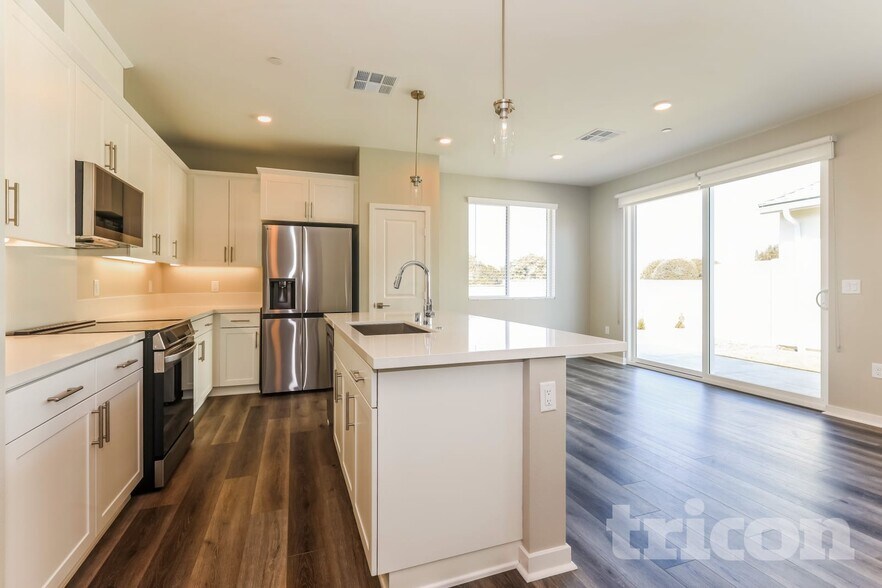 Building Photo - 639 Citron St