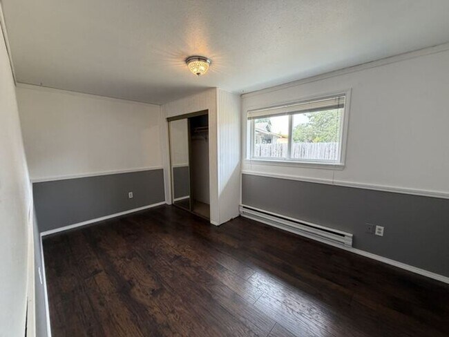 Building Photo - Spacious Rambler for Lease