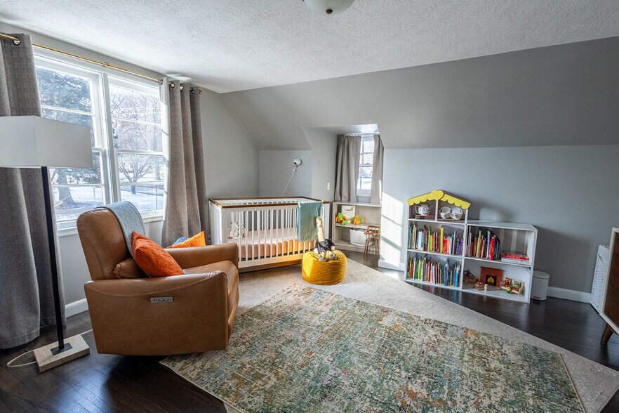 Building Photo - 1621 W 22nd St