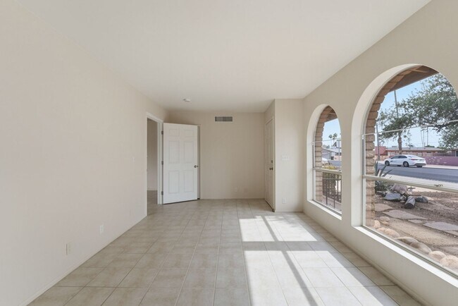 Building Photo - 1107 N July Cir