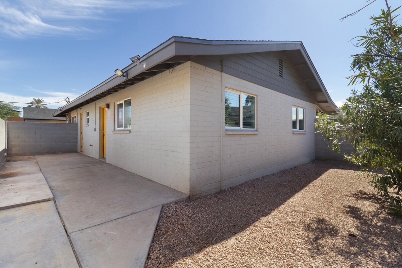 Building Photo - 2618 W Mariposa St